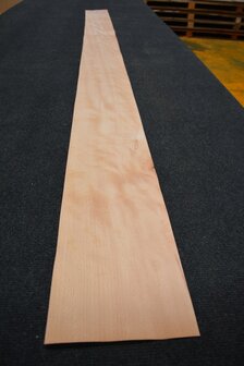 Beech Veneer 223 x 18 cm | 0.6mm | 0,401m&sup2;