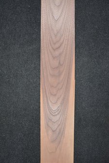 American Walnut Veneer 152 x 13 cm | 0.6mm | 0,198m&sup2;