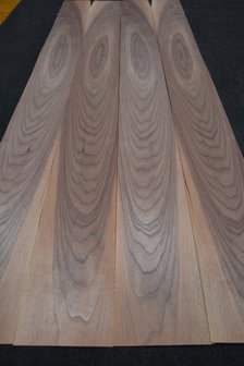American Walnut Veneer 152 x 13 cm | 0.6mm | 0,198m&sup2;