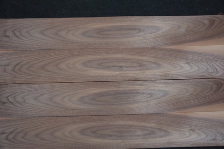 American Walnut Veneer 152 x 13 cm | 0.6mm | 0,198m&sup2;