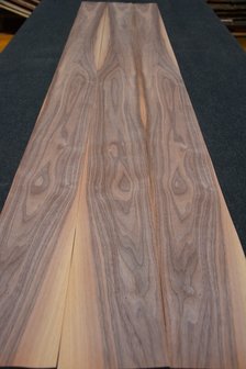 French Walnut Moiree Veneer 275 x 58 cm  | 1,595 m2 | 0.8mm | XXL Excellent