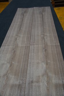 American Walnut Veneer 233 x 15-17 cm | 0.6mm | 0,370m&sup2;