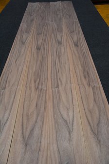 American Walnut Veneer 219 x 13-14 cm | 0.6mm | 0,296m&sup2;