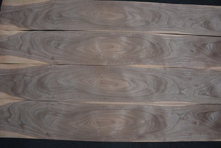 American Walnut Veneer 212 x 19 cm | 0.6mm | 0,403m&sup2;