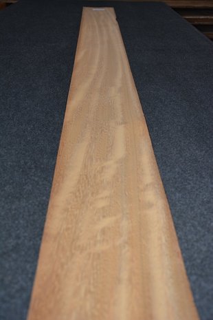 Iroko Veneer 230 x 17-20 cm | 0.6mm | 0,426 m2