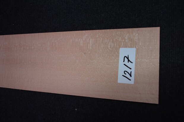 Beech Veneer 225 x 15-17 cm | 0.6mm | 0,35m²