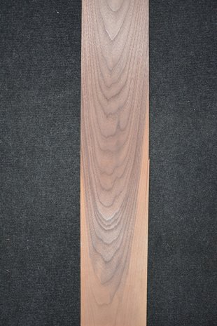 American Walnut Veneer 152 x 13 cm | 0.6mm | 0,198m²