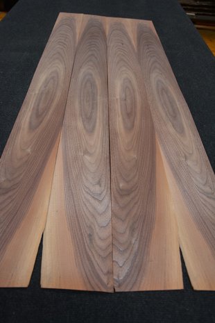 American Walnut Veneer 152 x 13 cm | 0.6mm | 0,198m²