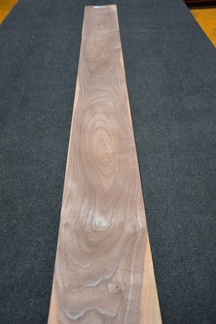 American Walnut Veneer 212 x 19 cm | 0.6mm | 0,403m²
