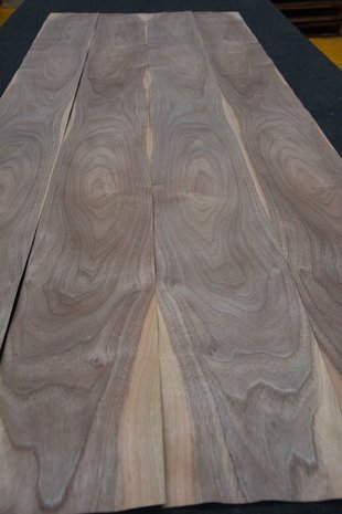 American Walnut Veneer 212 x 19 cm | 0.6mm | 0,403m²