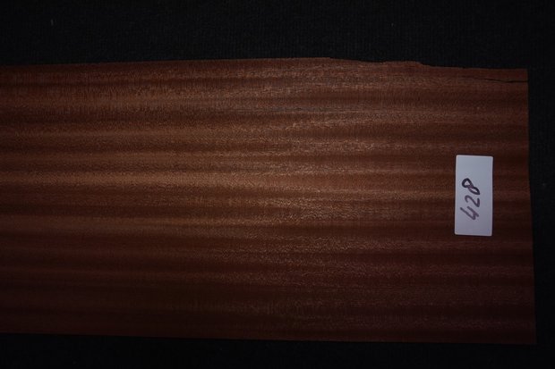 Sipo Mahogany Veneer 250 x 26 cm | 0.6mm | 0,650m²