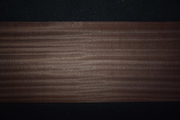 Sipo Mahogany Veneer 250 x 26 cm | 0.6mm | 0,650m²