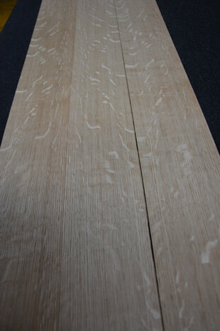 European oak Veneer 213 x 11-12 cm | 0.6mm | Kwartiers | 0,245m²
