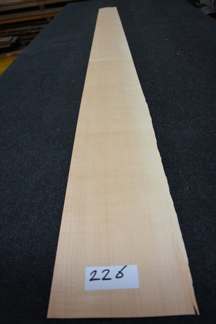 Maple Veneer 225 x 15-19cm | 0.6mm | 0,382m²