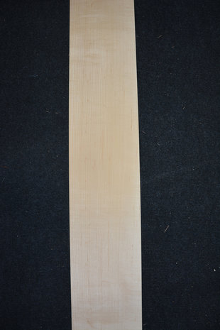 Maple Veneer 225 x 15-19cm | 0.6mm | 0,382m²