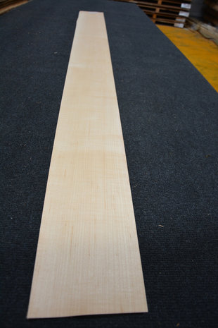 Maple Veneer 225 x 15-19cm | 0.6mm | 0,382m²